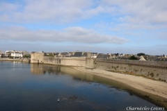 Concarneau - La Tour du Gouverneur (au fond) et la Tour de la Fortune
